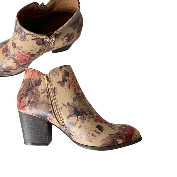 NEW STYLE & CO. Tan Floral Boots Size 8 Medium - Picture 2 of 8